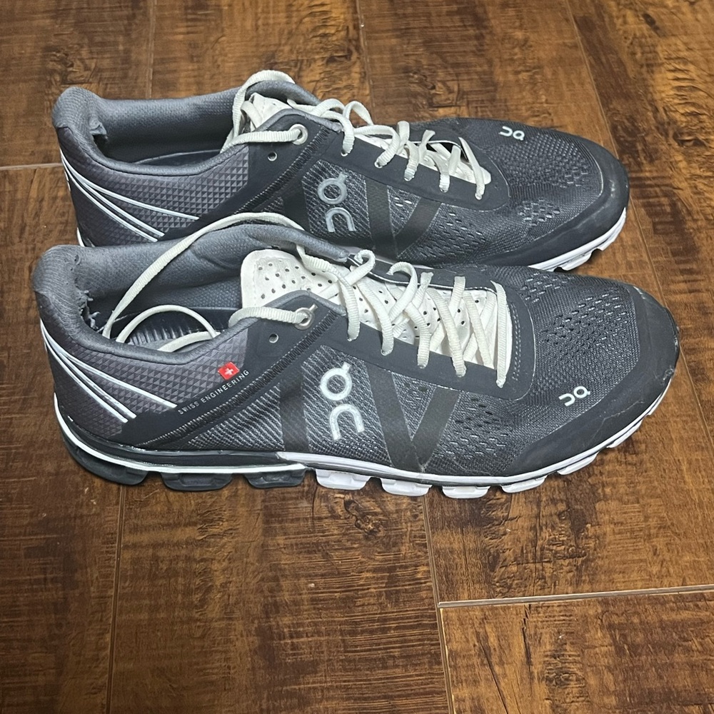On Cloudflow Women’s Running Shoes